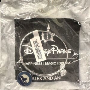 Alex and Ani Disney Parks “Hakuna Matata” Silver Bangle Bracelet - NWT - Rare!!!